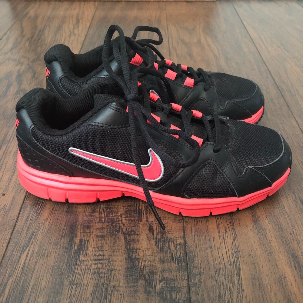 NIKE Women’s Running Shoes Size 7.5
